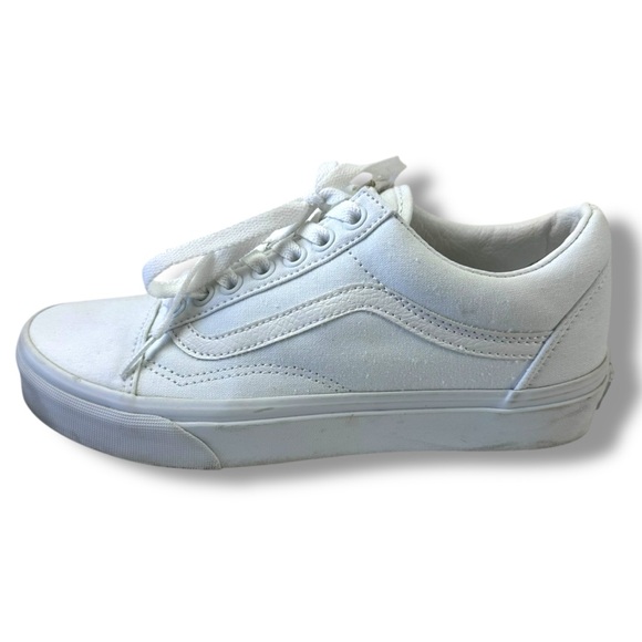 Vans Women's Size 8 Old Skool Skate Shoe White Classic Canvas Low Top Sneakers - Picture 1 of 10